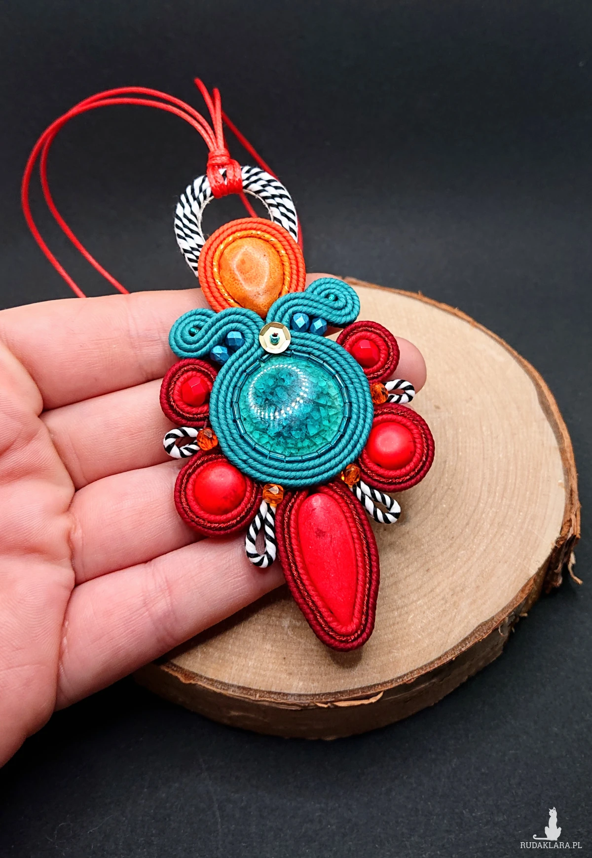 KOLOROWY WISIOR SUTASZ Z CERAMIKĄ